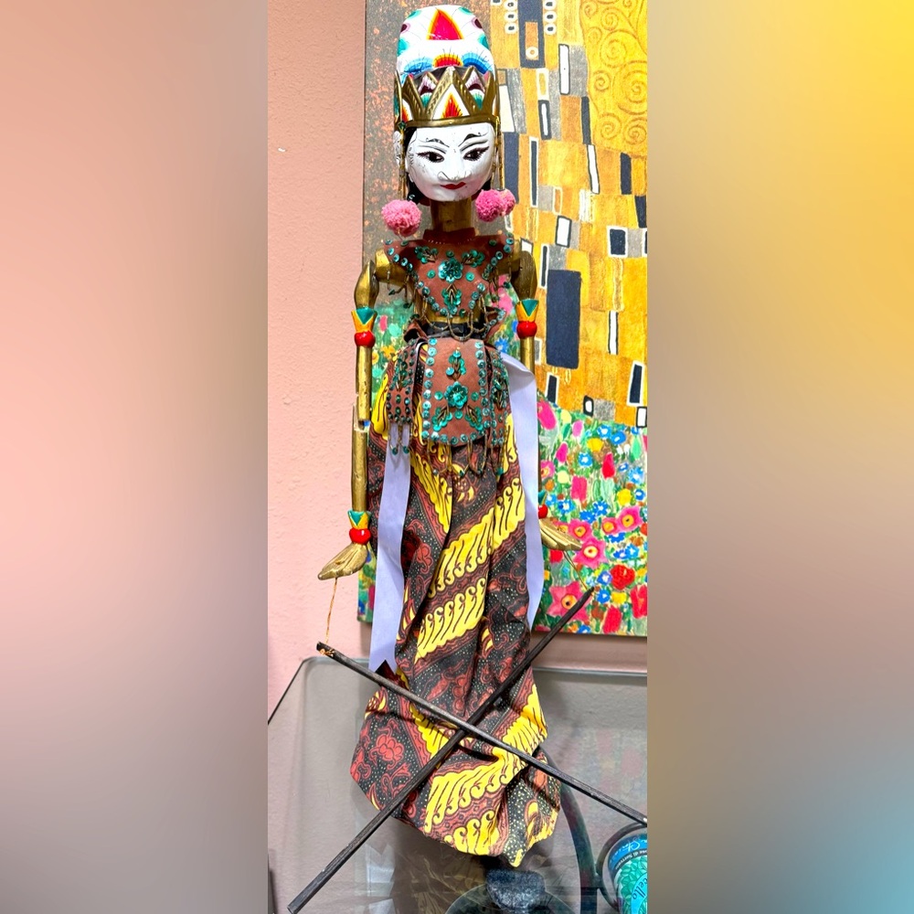 Vintage wooden rod puppet doll from Indonesia 24.5 Tall